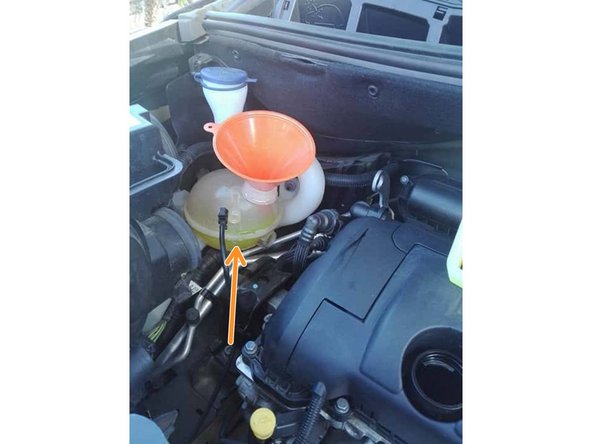 Une fois le véhicule descendu des cales refaire le niveau.