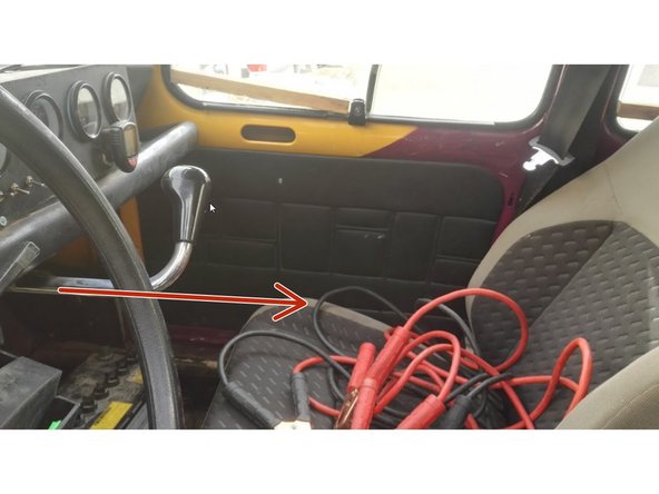 Extraire complètement le levier en le tirant dans l'habitacle (Comme pour passer la 4ème)