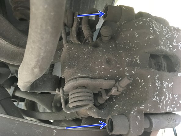 Dévisser les deux vis à l'aide de la clé BTR de 7