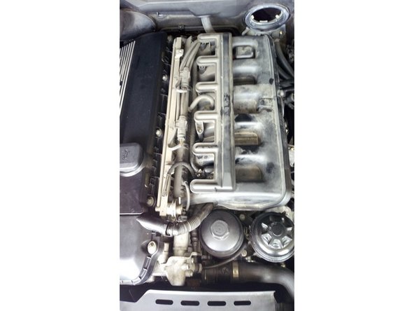 Les durites supérieur du séparateur d'huile sont désormais accessible