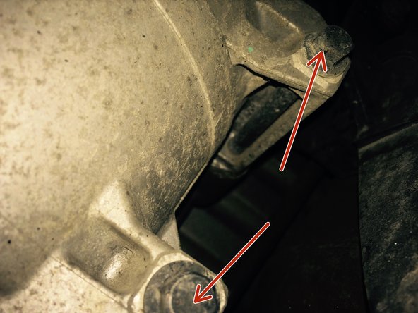 Positionner la vis supérieure de l'alternateur