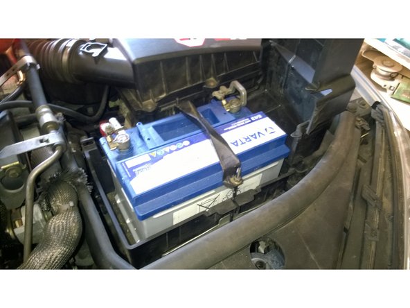 Rebrancher la batterie en branchant la borne positive puis la borne négative.