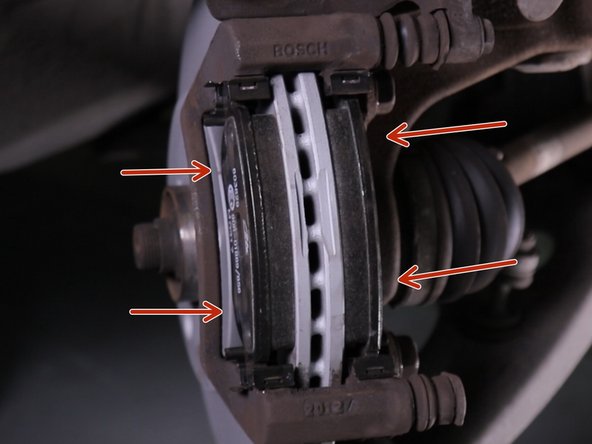 Reposer les deux plaquettes de frein de chaque cotés du disque