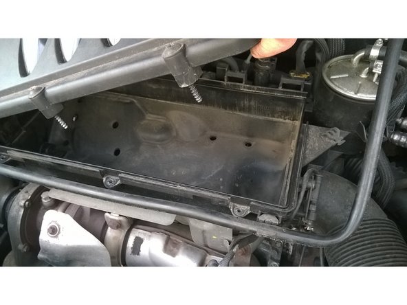 Le boîtier est maintenant vide.