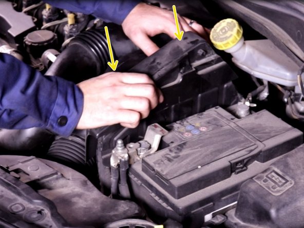 Reposer les 2 caches de la batterie