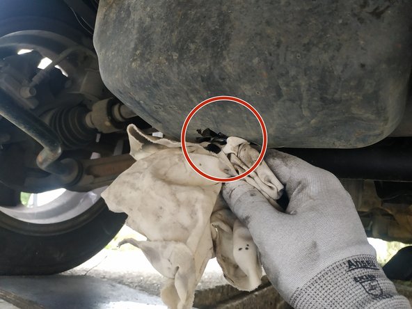 nettoyer le carter à l'aide d'un chiffon