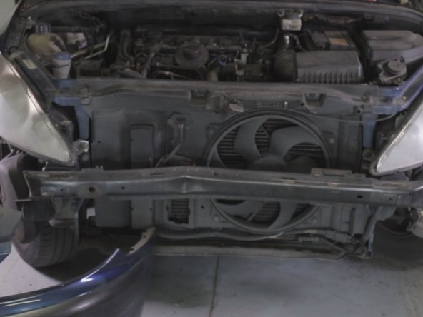 Tirer le pare choc vers vous pour le retirer