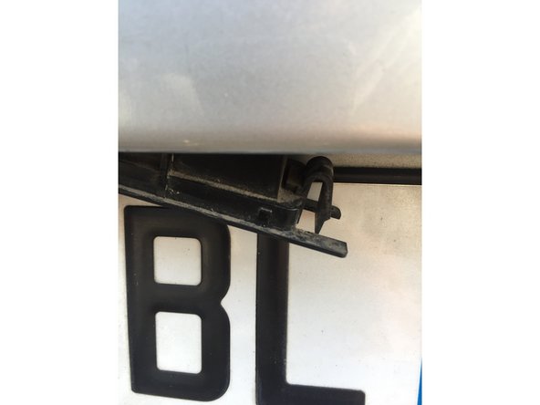 Remettre le cache d'eclairage faisant attention à son sens