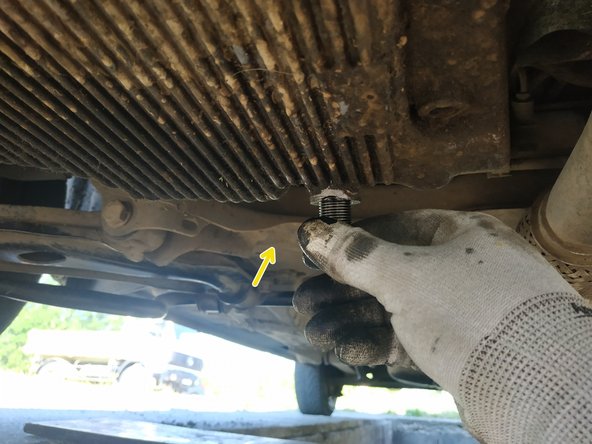 visser le bouchon à la main