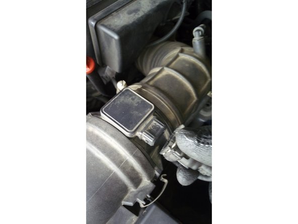 Débrancher le débimètre d'air