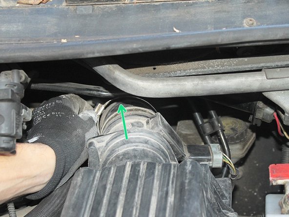 Ecarter le collier vers l’arrière.