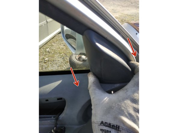 retirer le cache en tirant vers soi