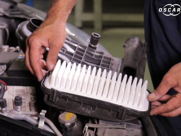 Appuyez sur les joins pour que le filtre rentre parfaitement dans son emplacement