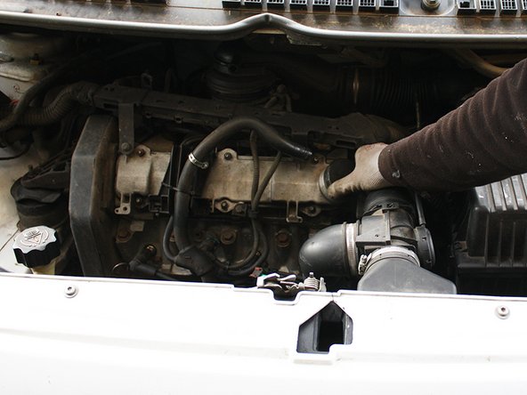 Verser environ 3l d'huile préconisée par le constructeur.