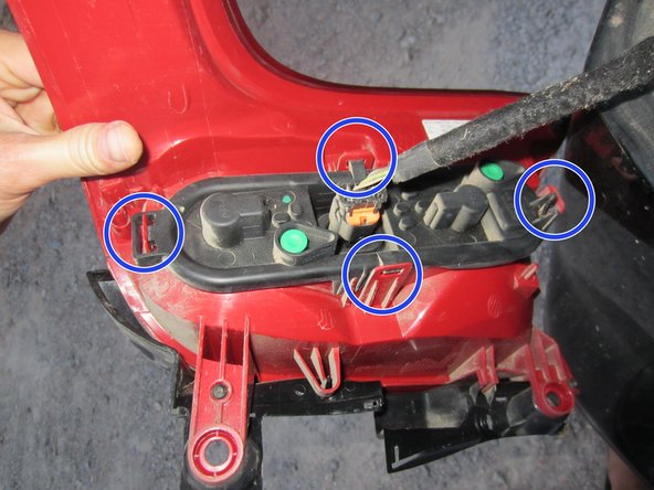 Clipser les 2 parties du phare