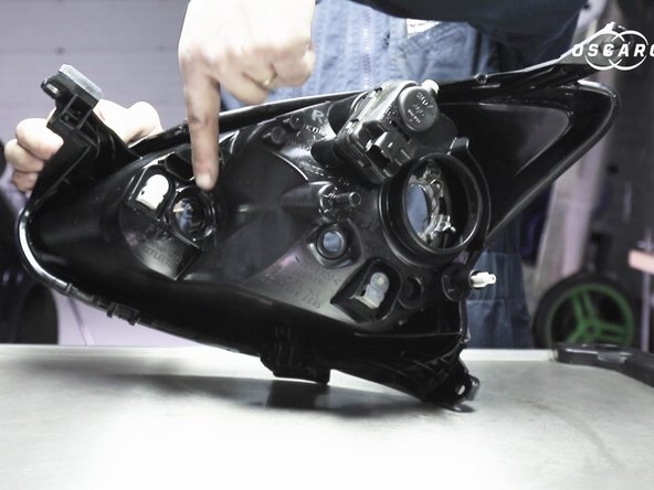 Contrôler l'emplacement des orifices des ampoules