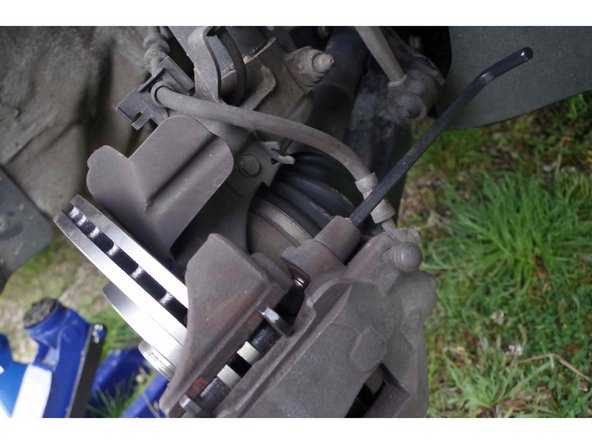 Un fois le bas mis en position, c'est le haut qu'il faut adosser au support (flèche 1ère photo).