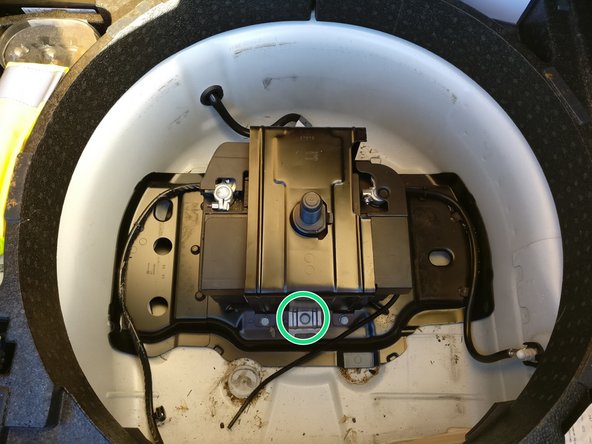 Dévisser la vis de maintien de la batterie