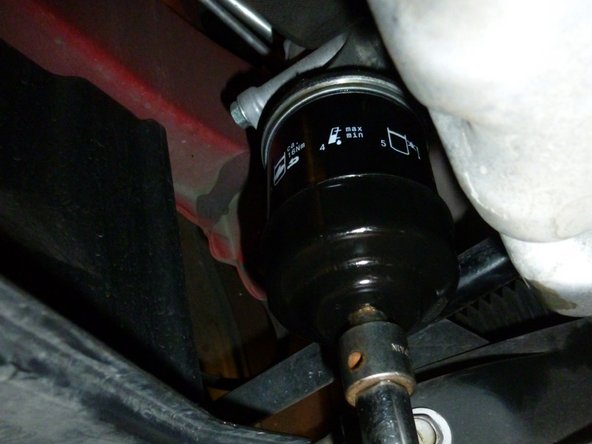 Mettre 3.1 litre  d'huile moteur préconisée par le constructeur. Faites chauffer le moteur 5 min.