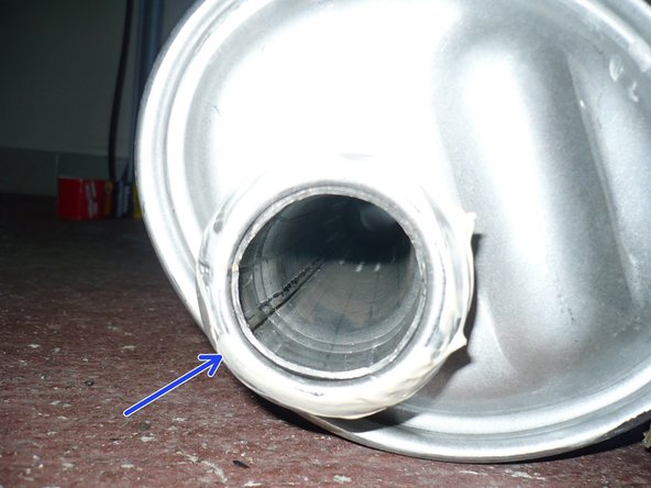 Puis sur l'embout du silencieux.