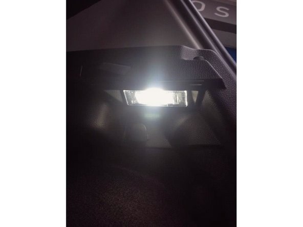 Votre ampoule d'éclairage du coffre de votre Volkswagen GOLF VII est maintenant changé, si vous avez des questions, je vous répond en commentaire.