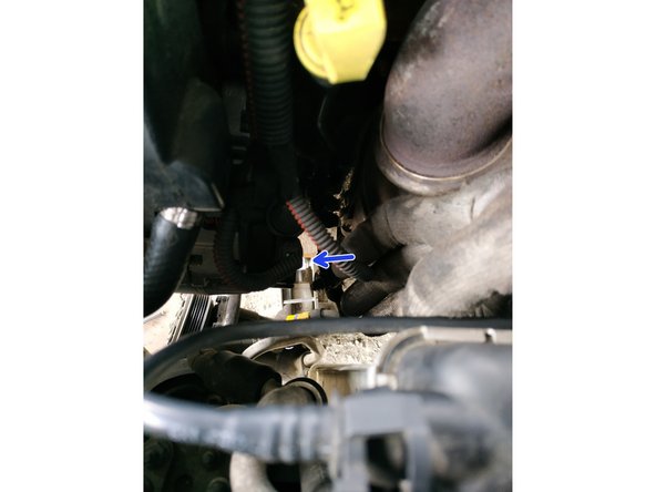 clipser l'agrafe du faisceau sur l'alternateur