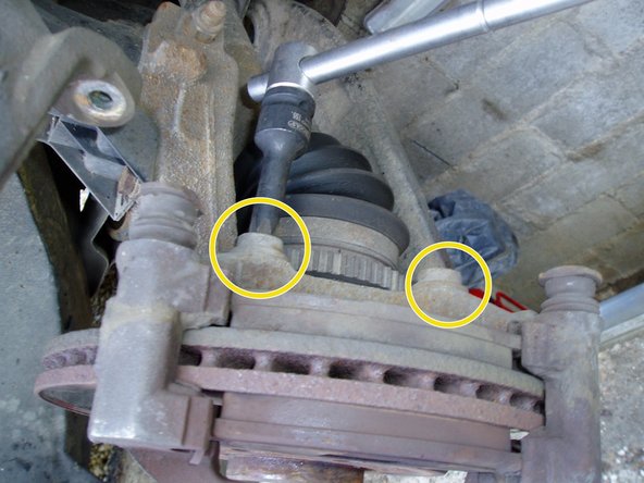 Mettre du dégrippant au contact du disque et du moyeu