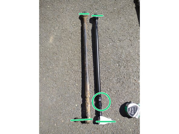 Régler la nouvelle biellette à la même longueur que l'ancienne (axe à axe) en vissant/dévissant l'écrou central