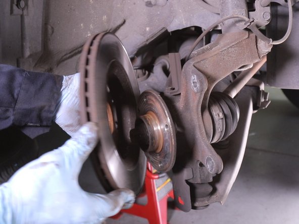 Retirez-le simplement avec vos mains en tirant vers vous