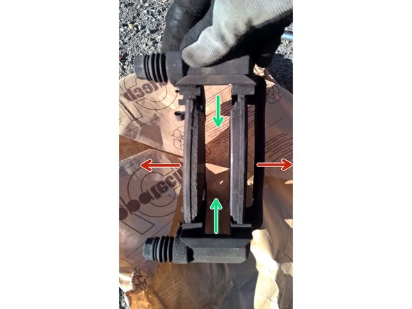 Extraire les plaquettes en tirant dessus dans le sens des flèches