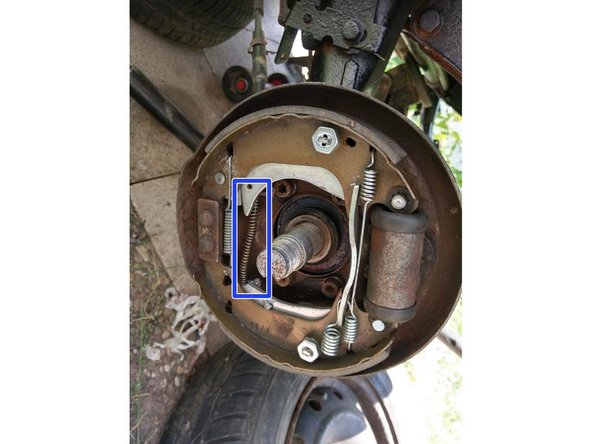 Le remontage s'est effectué sur flasque déposé, mais il n'est pas nécessaire de la déposer.