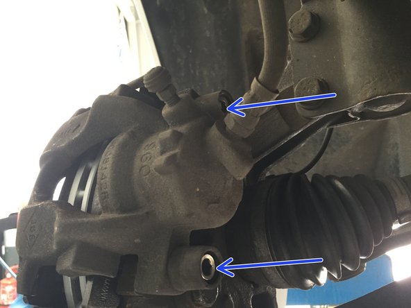 Visser les deux vis de 7 à l'aide de la clé BTR