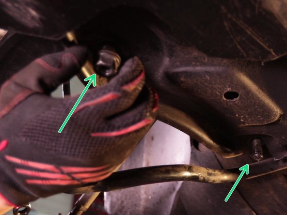 Resserrer les deux vis sous la  voiture