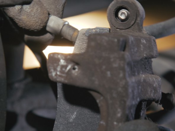 Replacer le câble de frein à main dans l'étrier