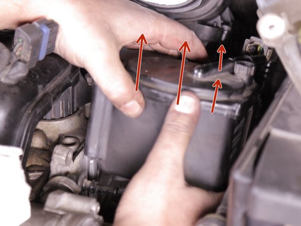 Sous le filtre retirer la durite d’arrivée de gasoil