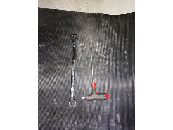 utilisez les bons outils pour démonter les écrous sans faire tourner les biellettes.