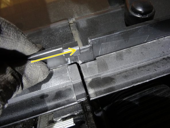 Procéder dans l'ordre inverse inverse la dépose