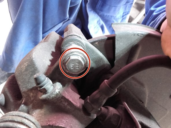 Il y a 2 colonnettes par étrier. Une supérieure une inférieure