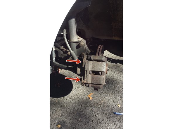 Remettre les deux vis avec du frein filet et les serrer à 4 (clé de 18)