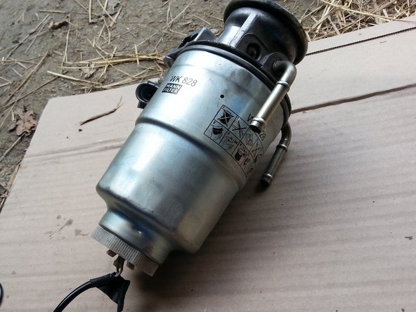 Puis serrer à la main ou à l'aide de la pince