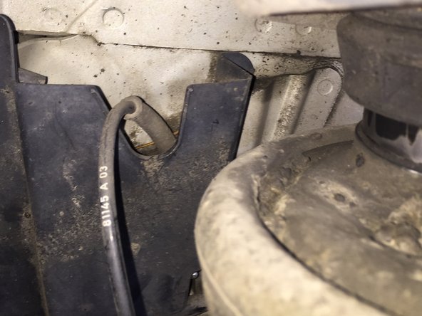 Extraire le pare de boue délicatement