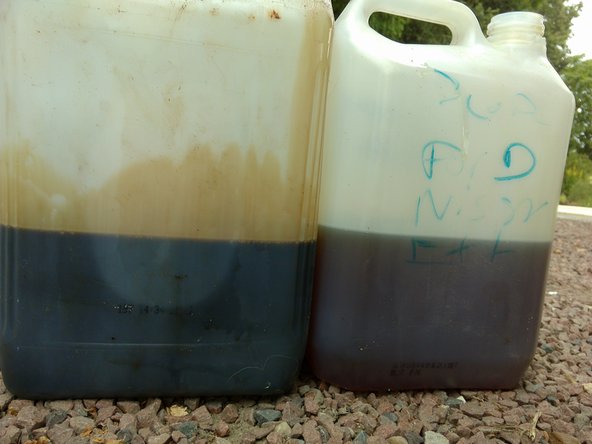 2/ Le replacer en commençant à le serrer à la main, puis finir à la clé 15mm, en respectant le couple de serrage préconisé par le constructeur et disponible dans votre Livret d'entretient du véhicule .