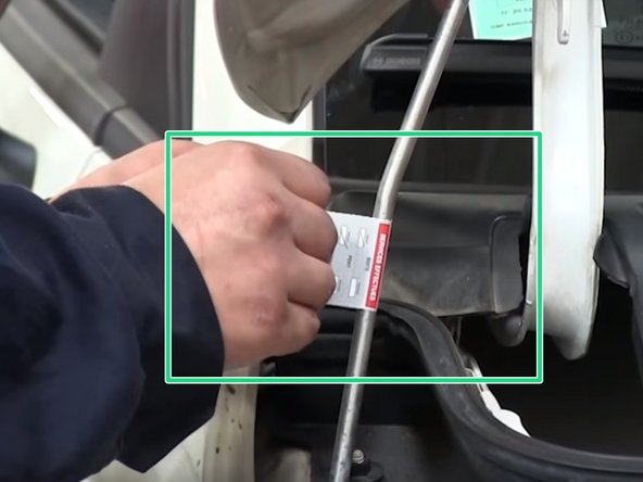 Ecrire l’étiquette ( kilométrage , dernière vidange , date , type d'huile )