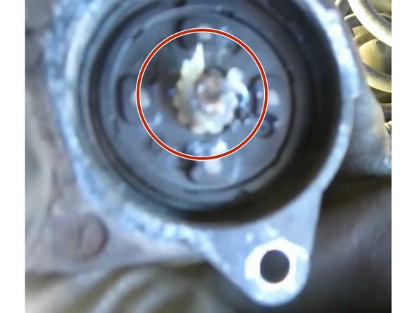 graisser le joint torique qui se trouve sur l étrier pour faciliter le montage du moteur