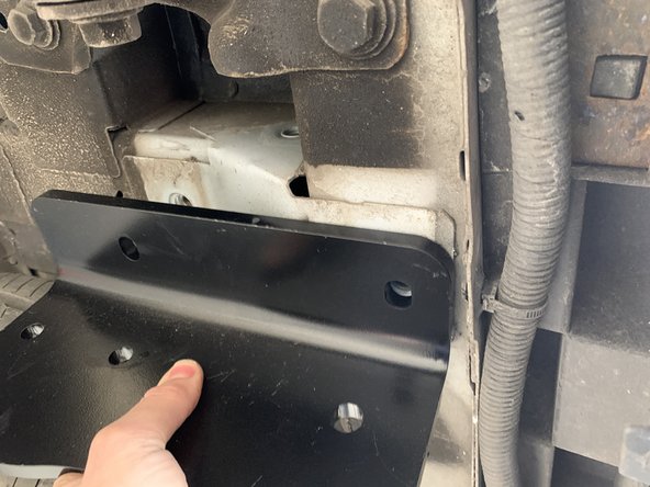 Installer la 2eme pate de fixation avec l'entretoise