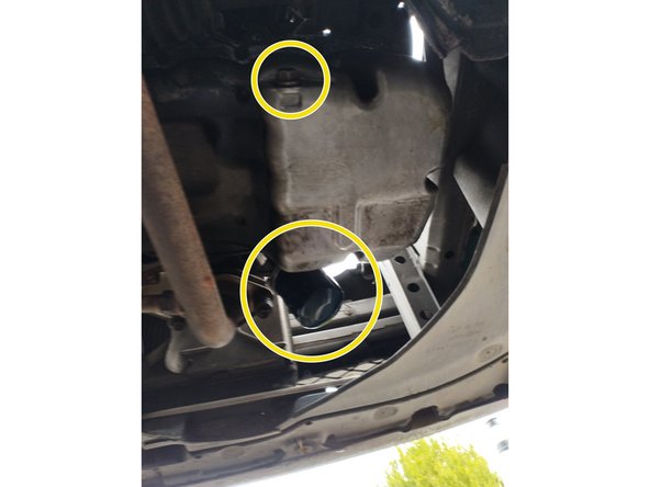 contrôler l'absence de fuite (carter et filtre) et couper le moteur