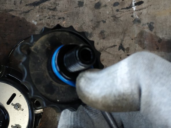 procéder de la même façon pour le joint torique de la vis de purge