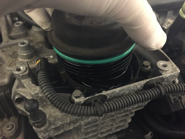 A l'aide de la clé plate de 27 dévisser le filtre