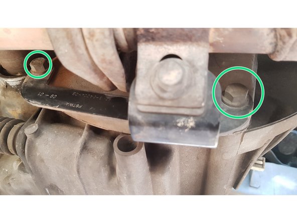 Lorsque vous aurez enlevé toutes les vis maintenant le GMP assemblé, le moteur sera maintenu par son support côté distribution et la boîte par son support côté conducteur.