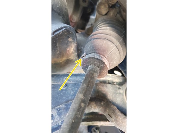 Vous pouvez retirer le petit collier en insérant un petit tournevis plat dans l'interstice et en faisant levier.